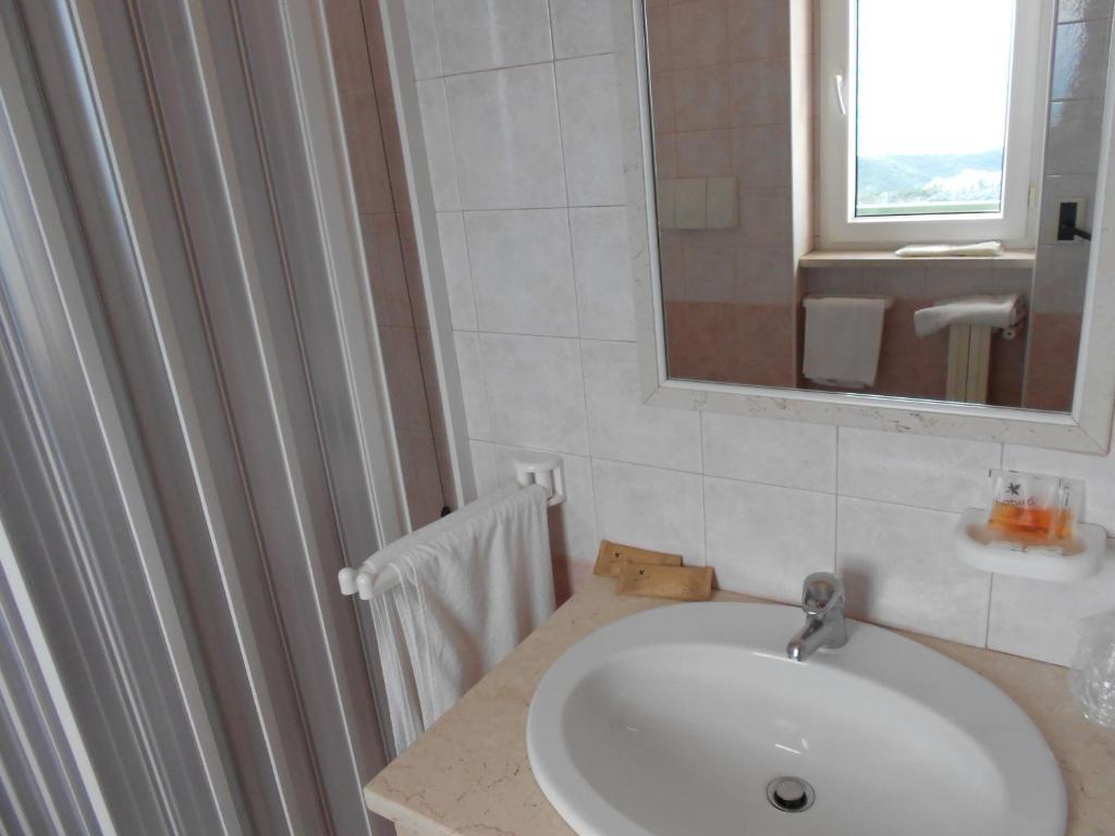 Hotel Santangelo Monte SantʼAngelo Zimmer foto